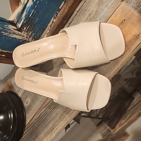 Women's cream size 9 heel - Picture 1 of 6